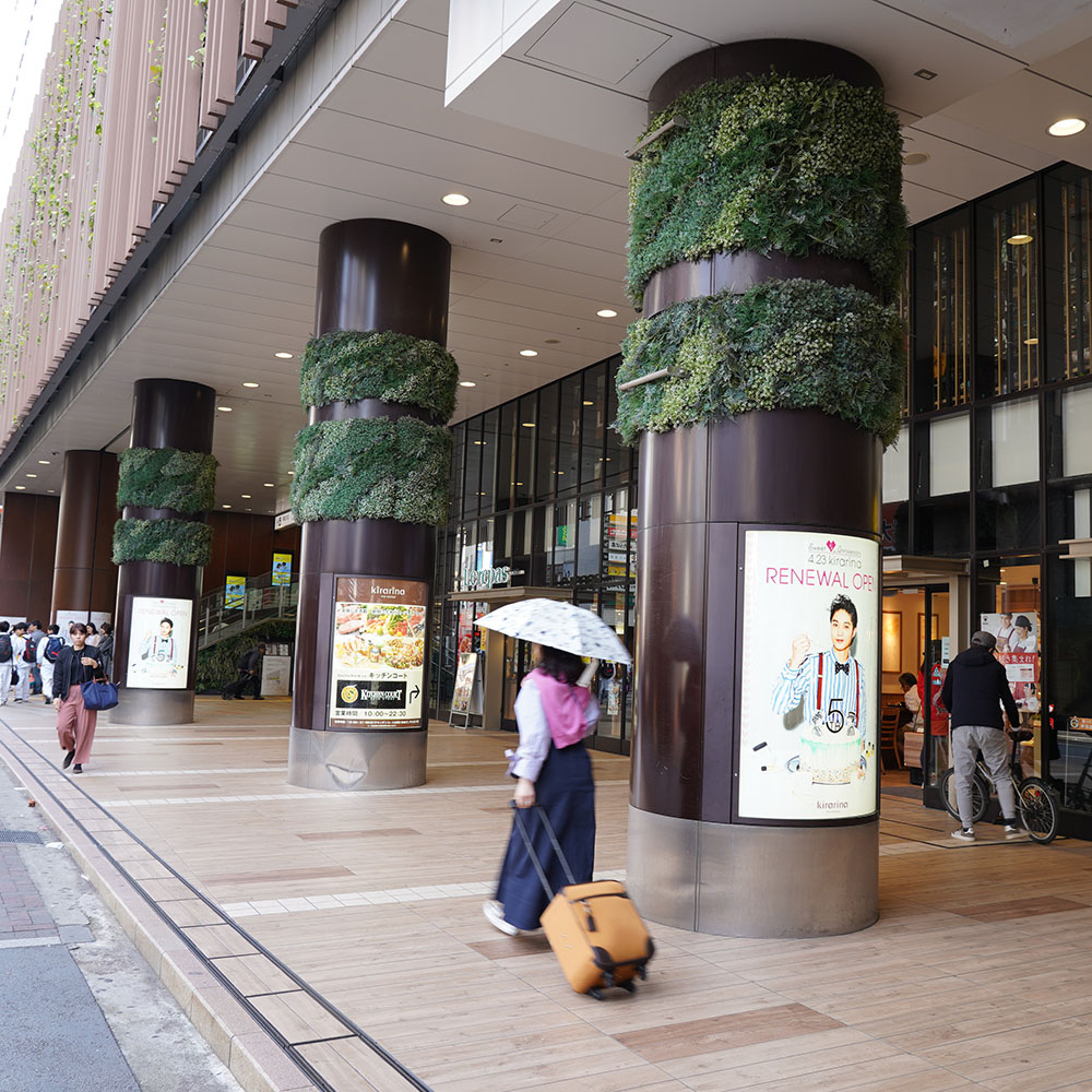 吉祥寺駅南口、駅ビル1Fとパークロード